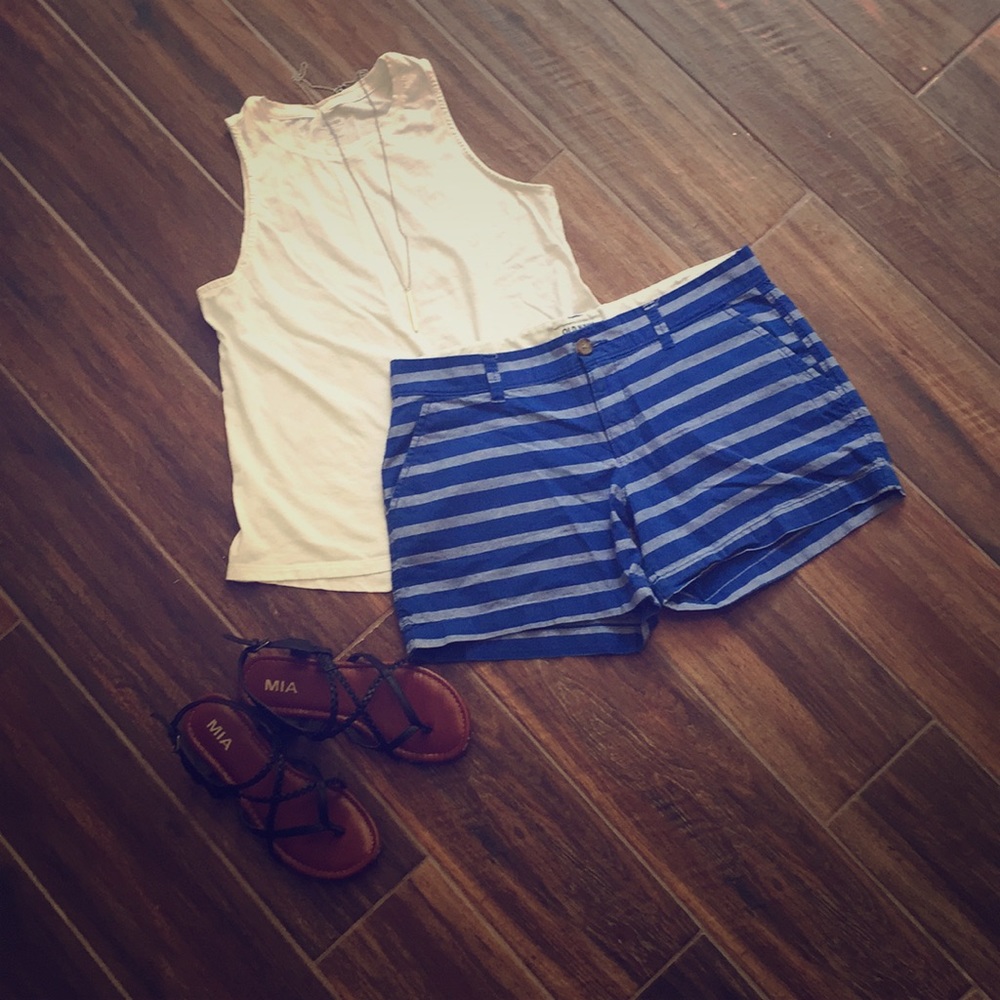 Adorable striped shorts!